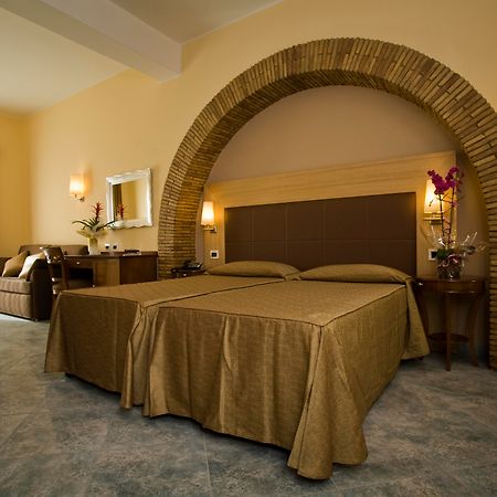 Hotel Villa Tirreno ตาร์กวิเนีย ภายนอก รูปภาพ