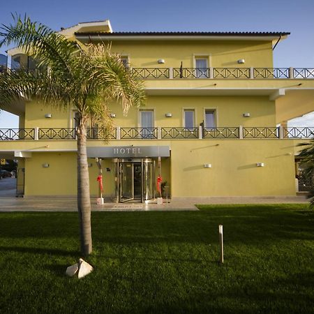 Hotel Villa Tirreno ตาร์กวิเนีย ภายนอก รูปภาพ