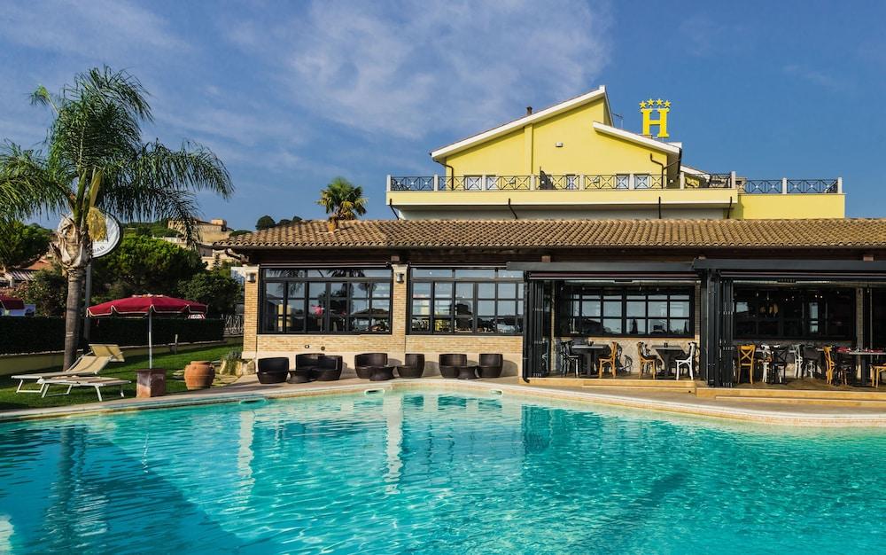 Hotel Villa Tirreno ตาร์กวิเนีย ภายนอก รูปภาพ