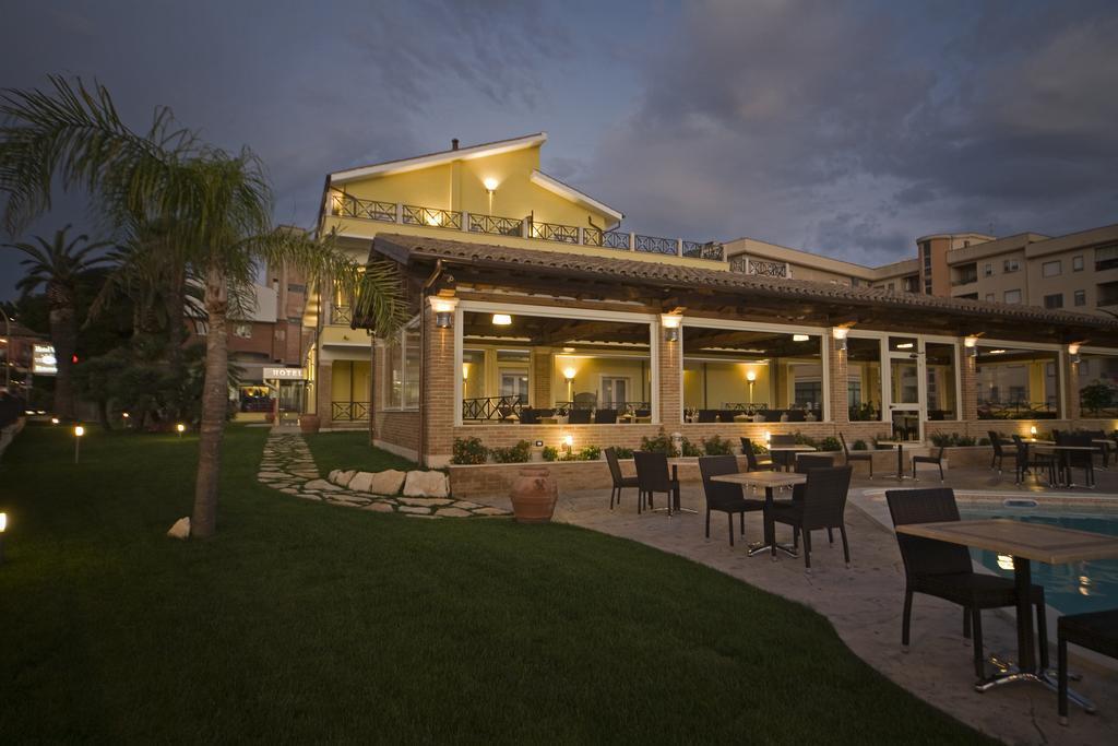 Hotel Villa Tirreno ตาร์กวิเนีย ภายนอก รูปภาพ