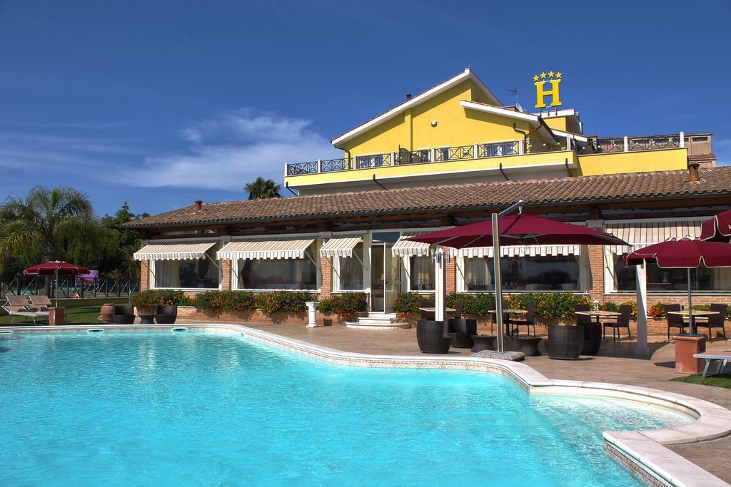 Hotel Villa Tirreno ตาร์กวิเนีย ภายนอก รูปภาพ