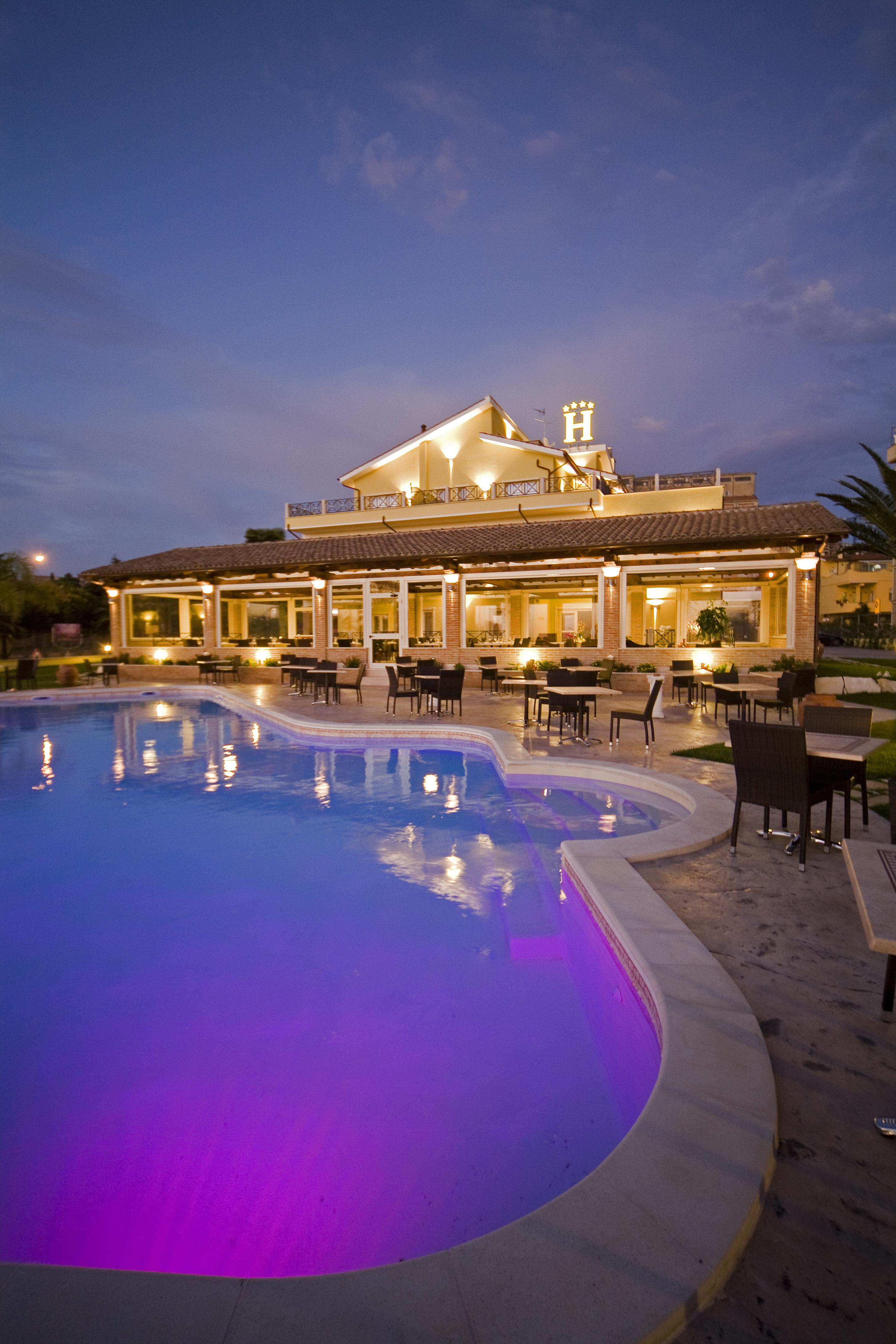 Hotel Villa Tirreno ตาร์กวิเนีย ภายนอก รูปภาพ
