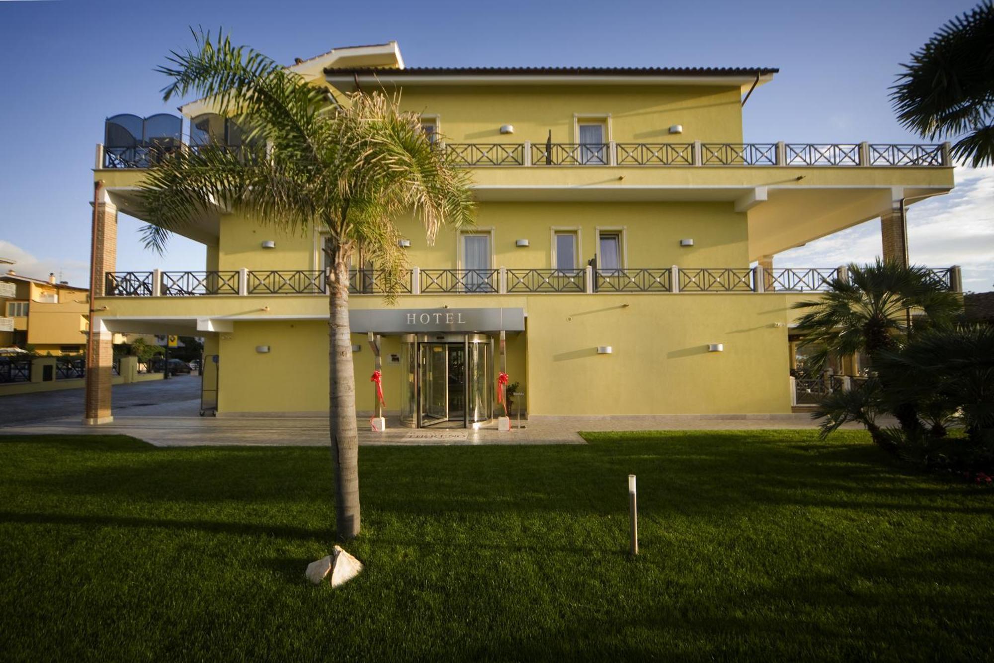 Hotel Villa Tirreno ตาร์กวิเนีย ภายนอก รูปภาพ