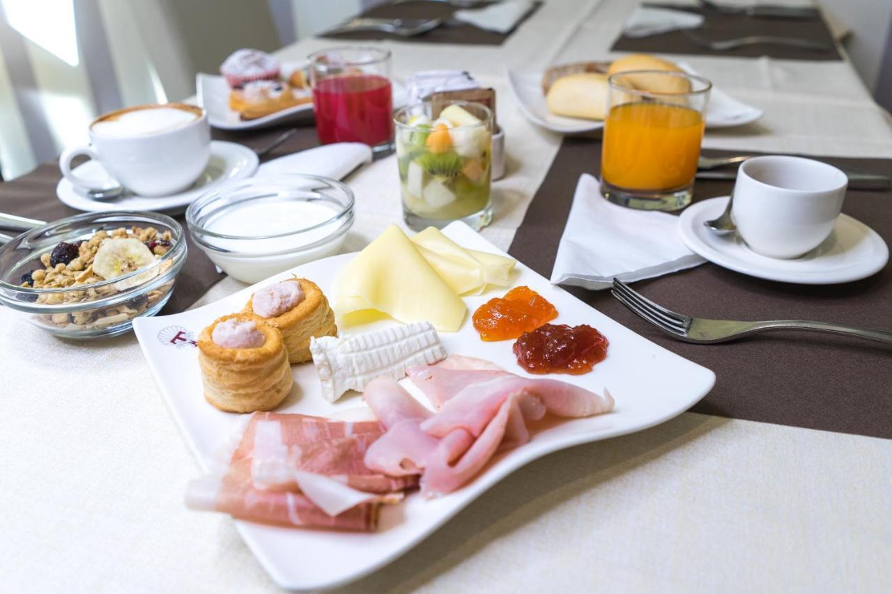 Hotel Villa Tirreno ตาร์กวิเนีย ภายนอก รูปภาพ
