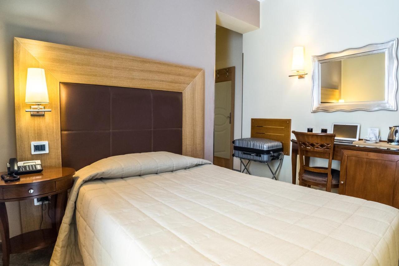 Hotel Villa Tirreno ตาร์กวิเนีย ภายนอก รูปภาพ